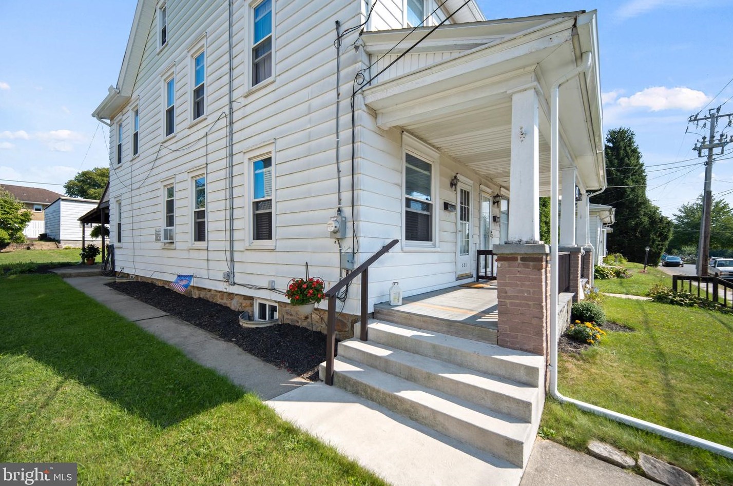 131 Northampton St, Hellertown, PA 18055-2210