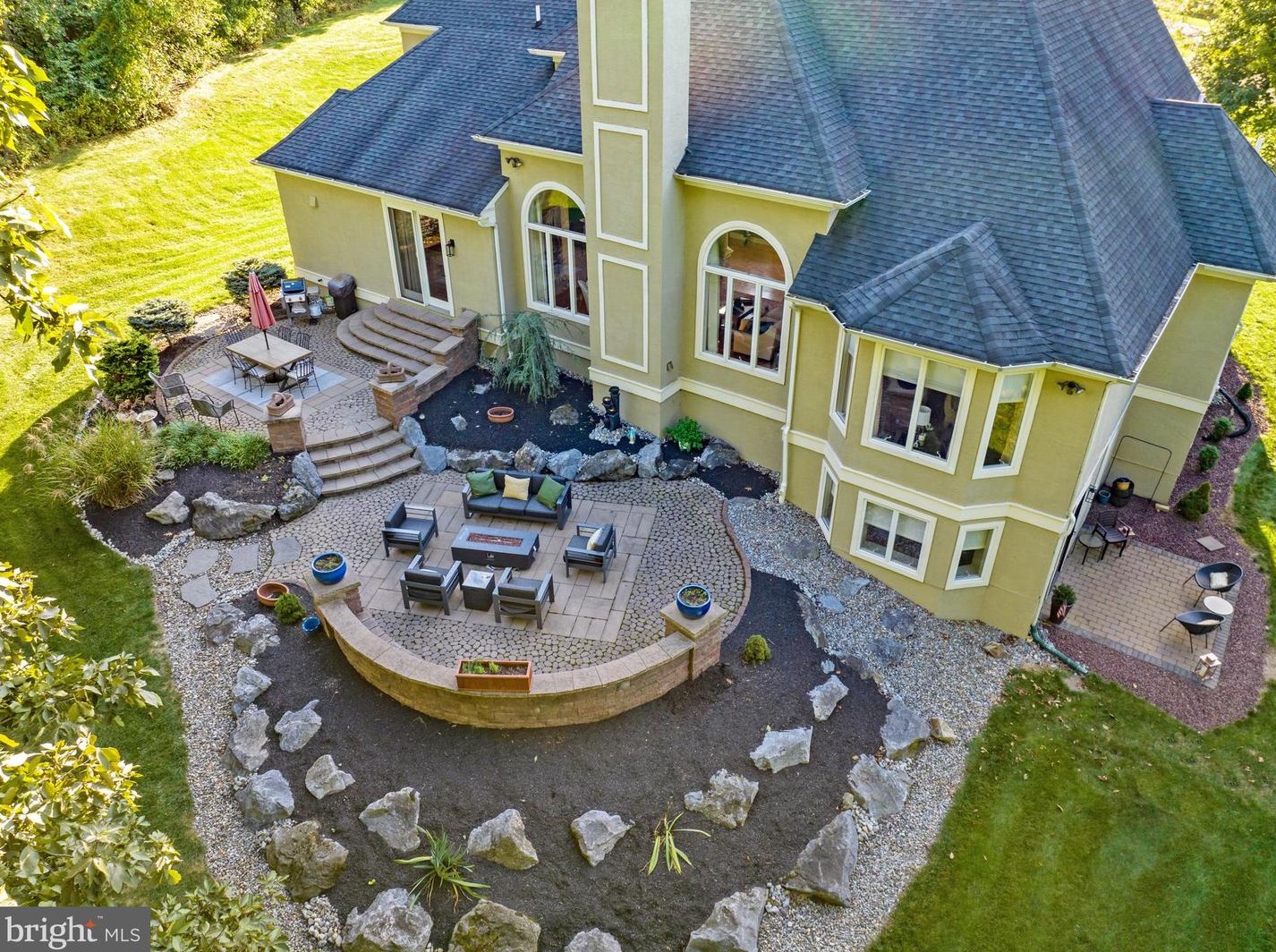 2730 Imperial Crest Ln, Hellertown PA  18055-3174 exterior