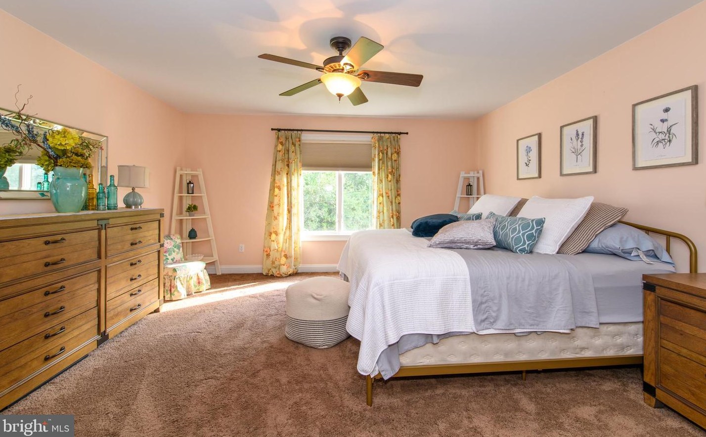 2730 Imperial Crest Ln, Hellertown PA  18055-3174 exterior