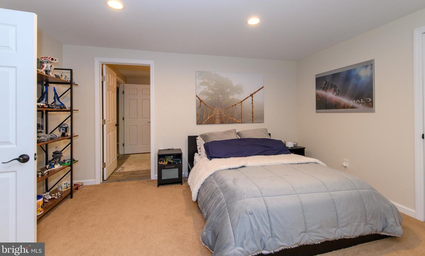 2730 Imperial Crest Ln, Hellertown PA  18055-3174 exterior