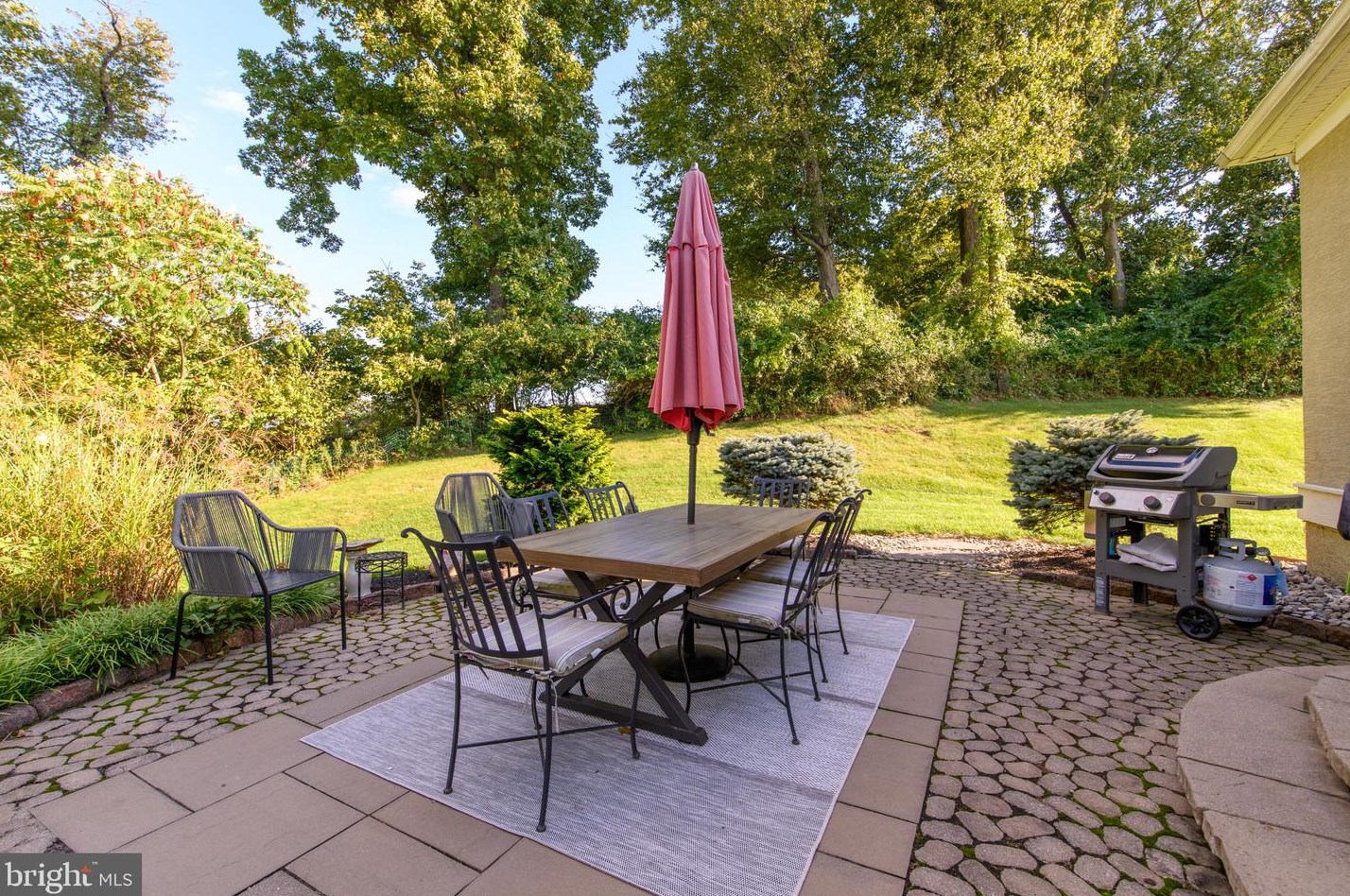 2730 Imperial Crest Ln, Hellertown PA  18055-3174 exterior