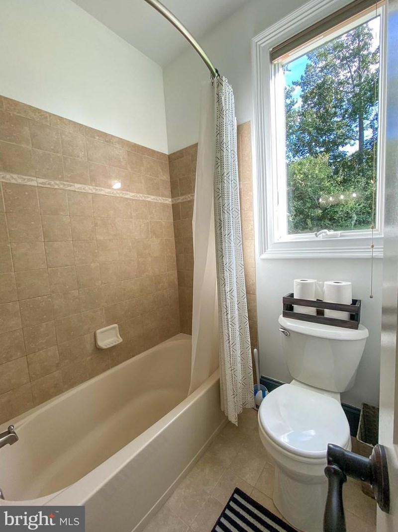 2730 Imperial Crest Ln, Hellertown PA  18055-3174 exterior