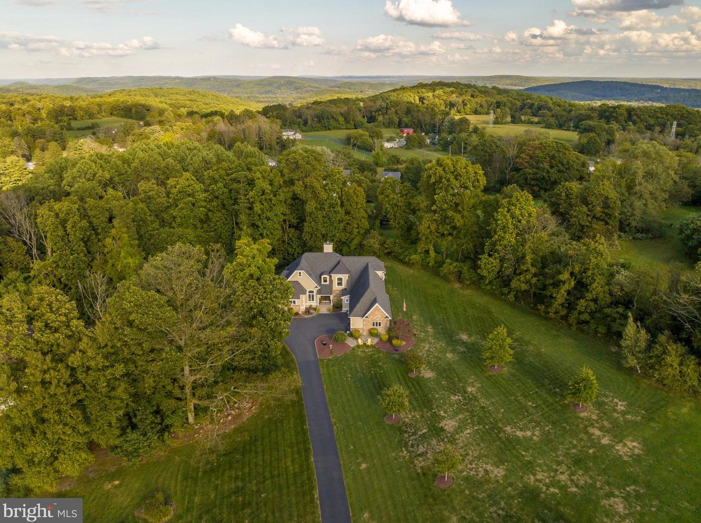 2730 Imperial Crest Ln, Hellertown PA  18055-3174 exterior