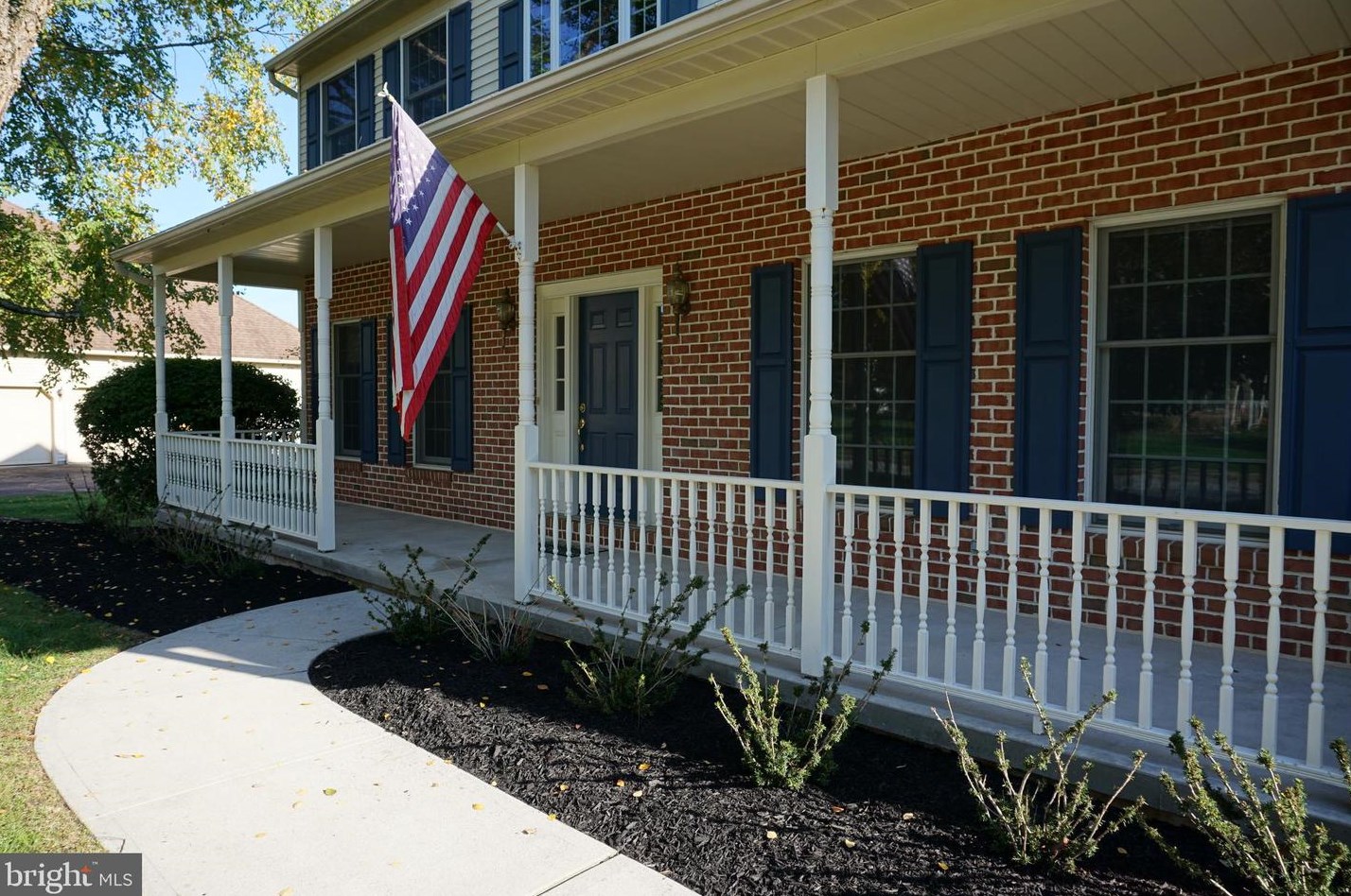 1845 Mallard Ct, Hellertown, PA 18055