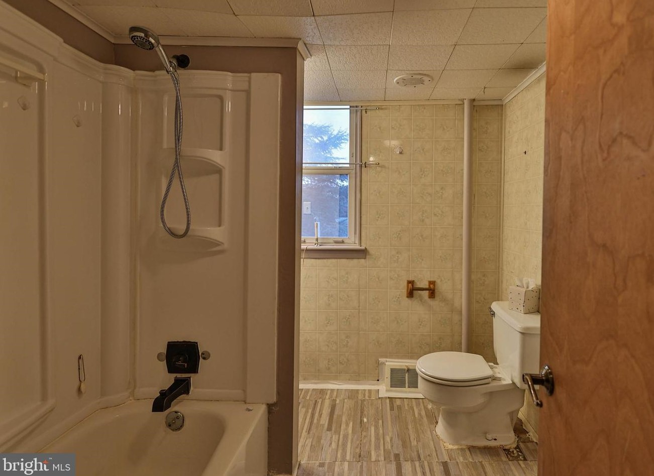 1604 Newport Ave, Northampton PA  18067-1448 exterior