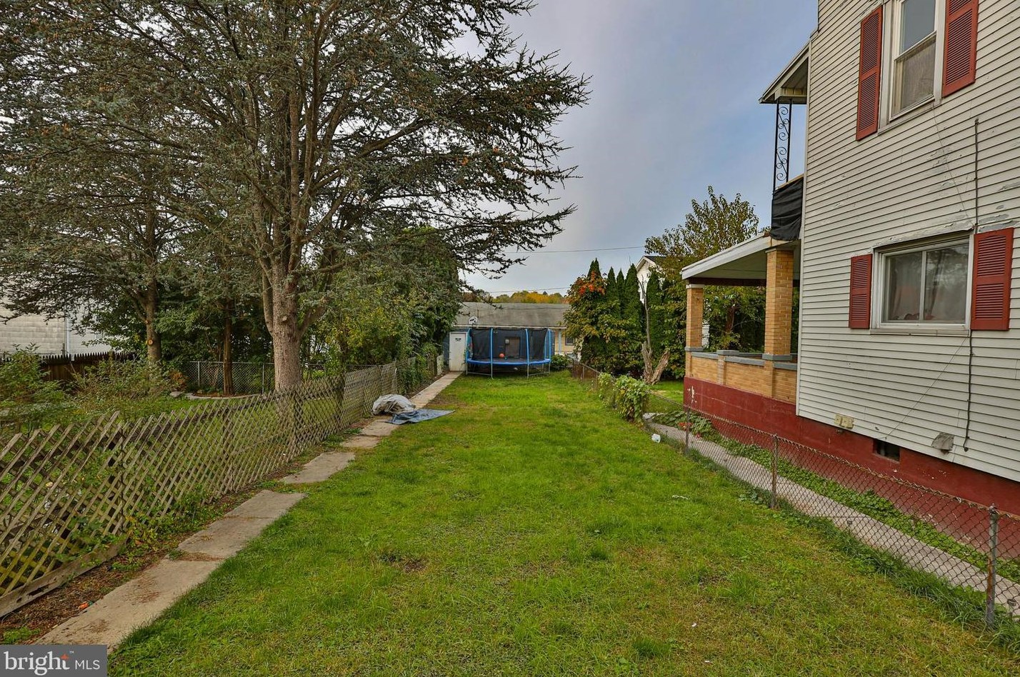 1604 Newport Ave, Northampton PA  18067-1448 exterior