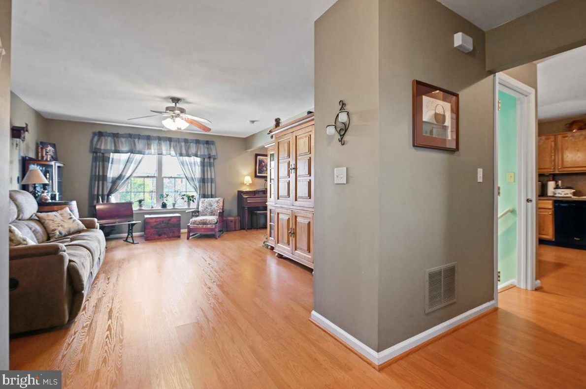 1135 Wynnewood Dr, Northampton, PA 18067-8711