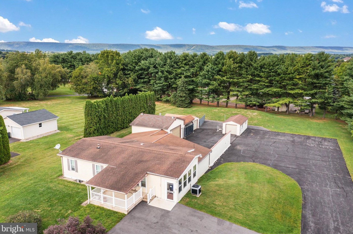 702 Cherry Hill Rd, Nazareth, PA 18064-8891