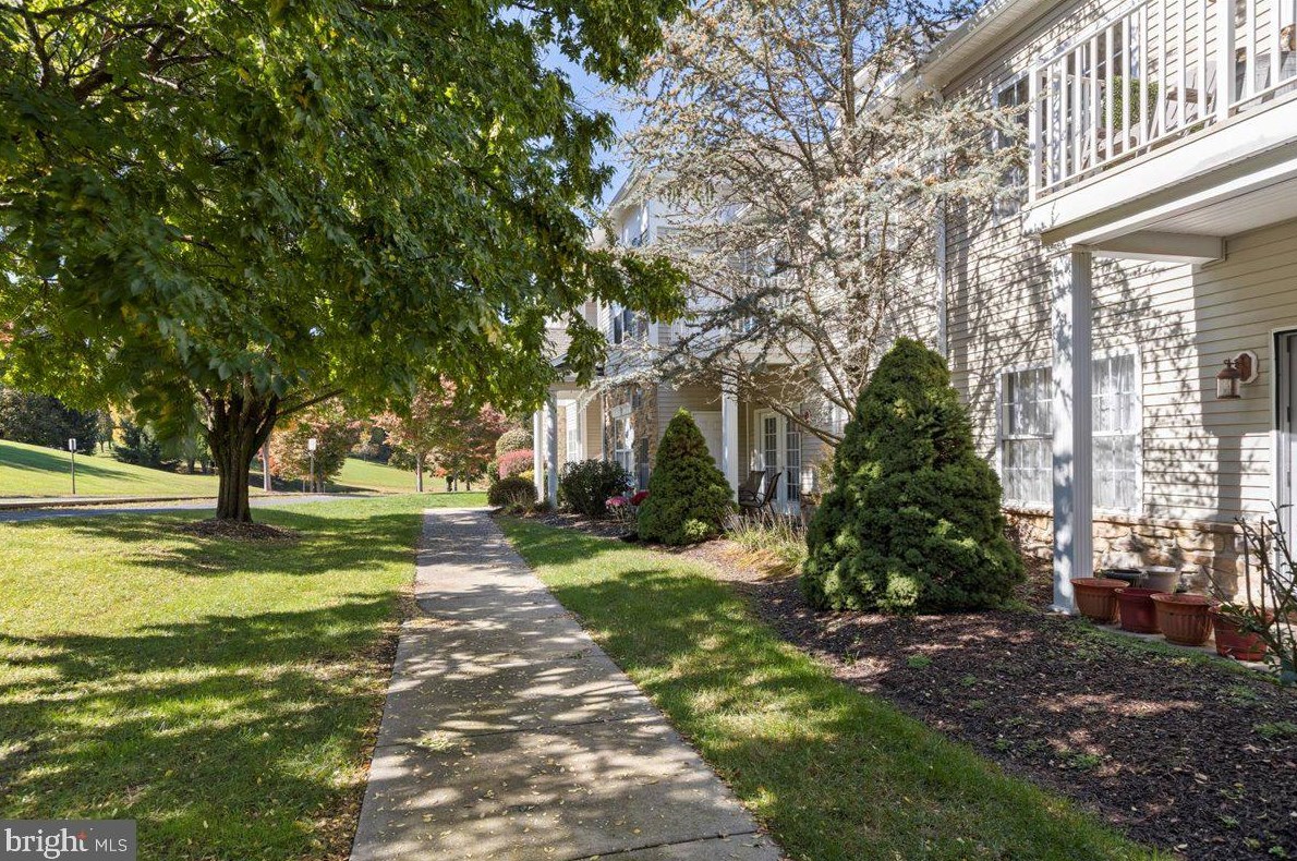 1113 Old Course Ln, Easton, PA 18042