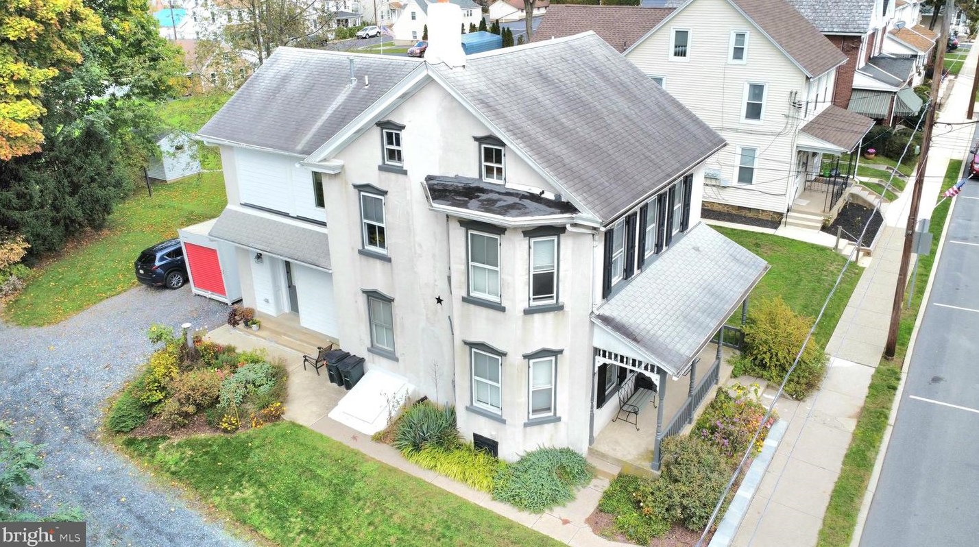 1368 Main St, Hellertown, PA 18055