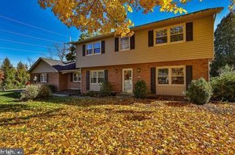 3624 Hickory Hill Rd, Bethlehem, PA 18015-5513