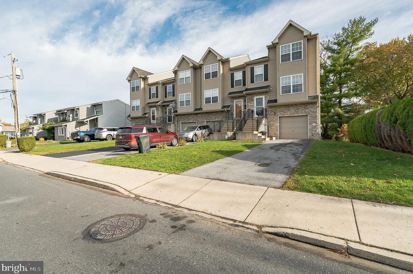 1427 Canal St, Northampton, PA 18067-1422