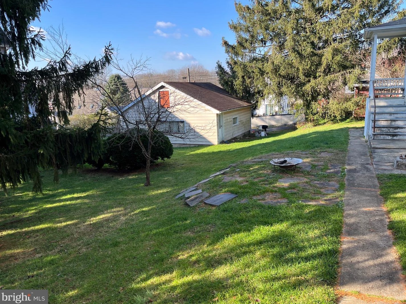 1352 Jefferson St, Hellertown, PA 18055-1317