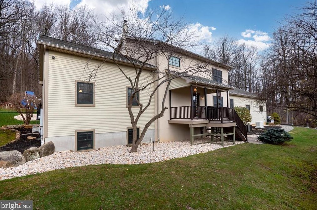 2299 Black River Rd, Bethlehem, PA 18015-5401