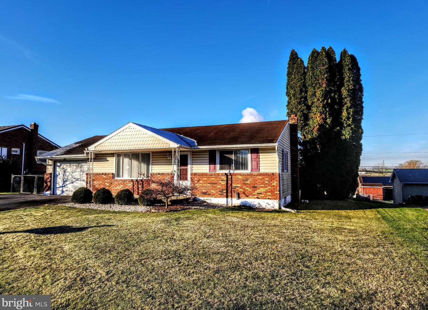 30 Debbie Rd, Northampton, PA 18067-9036