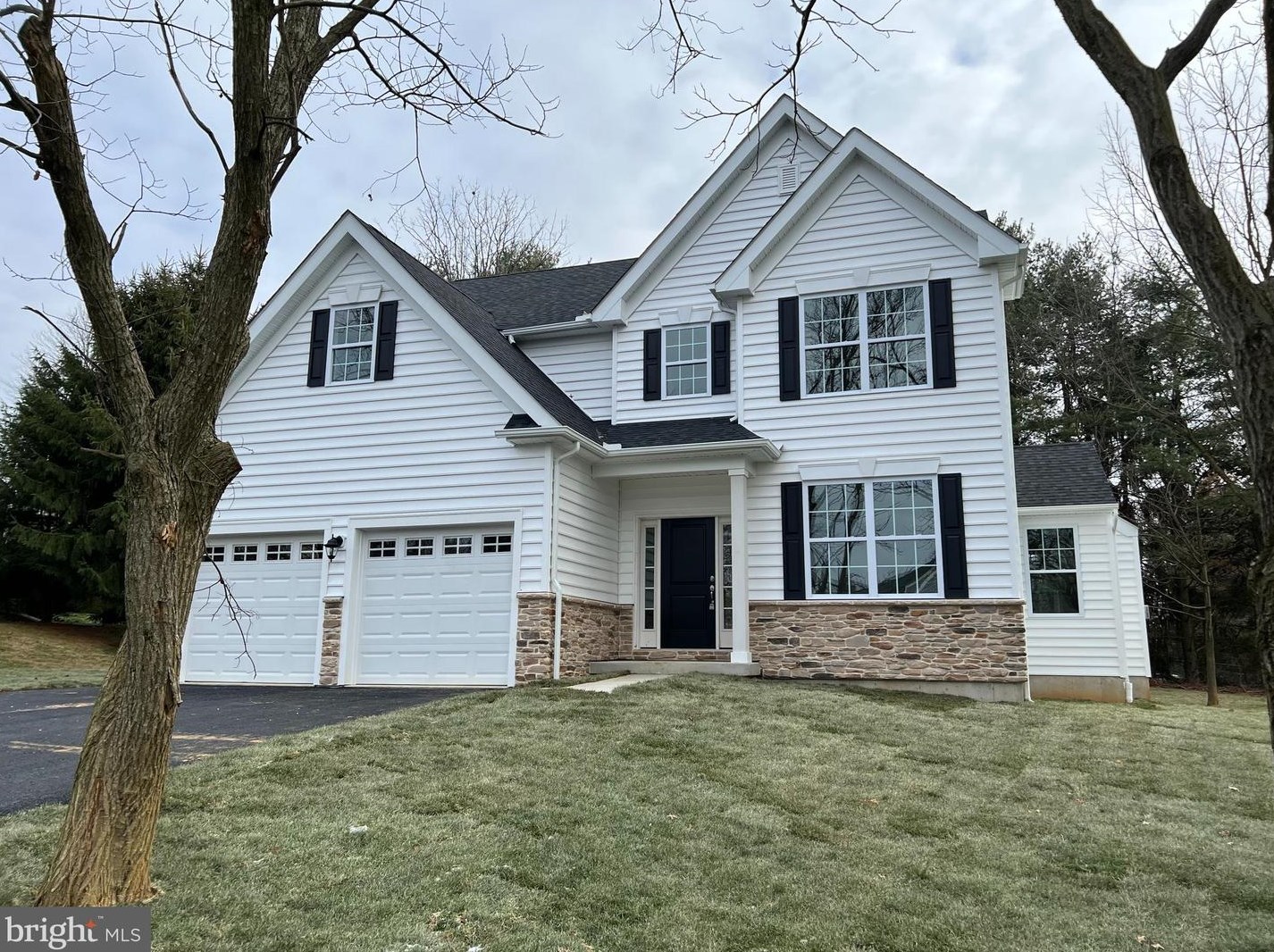 2013 Amherst Dr, Bethlehem, PA 18015-5606