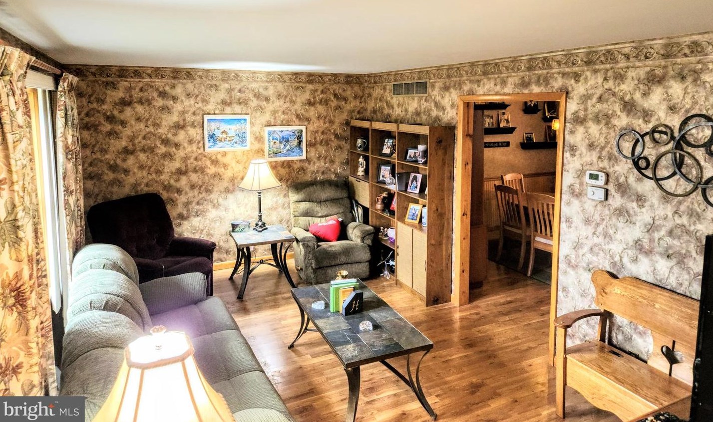 2115 Dewey Ave, Northampton PA  18067-1230 exterior