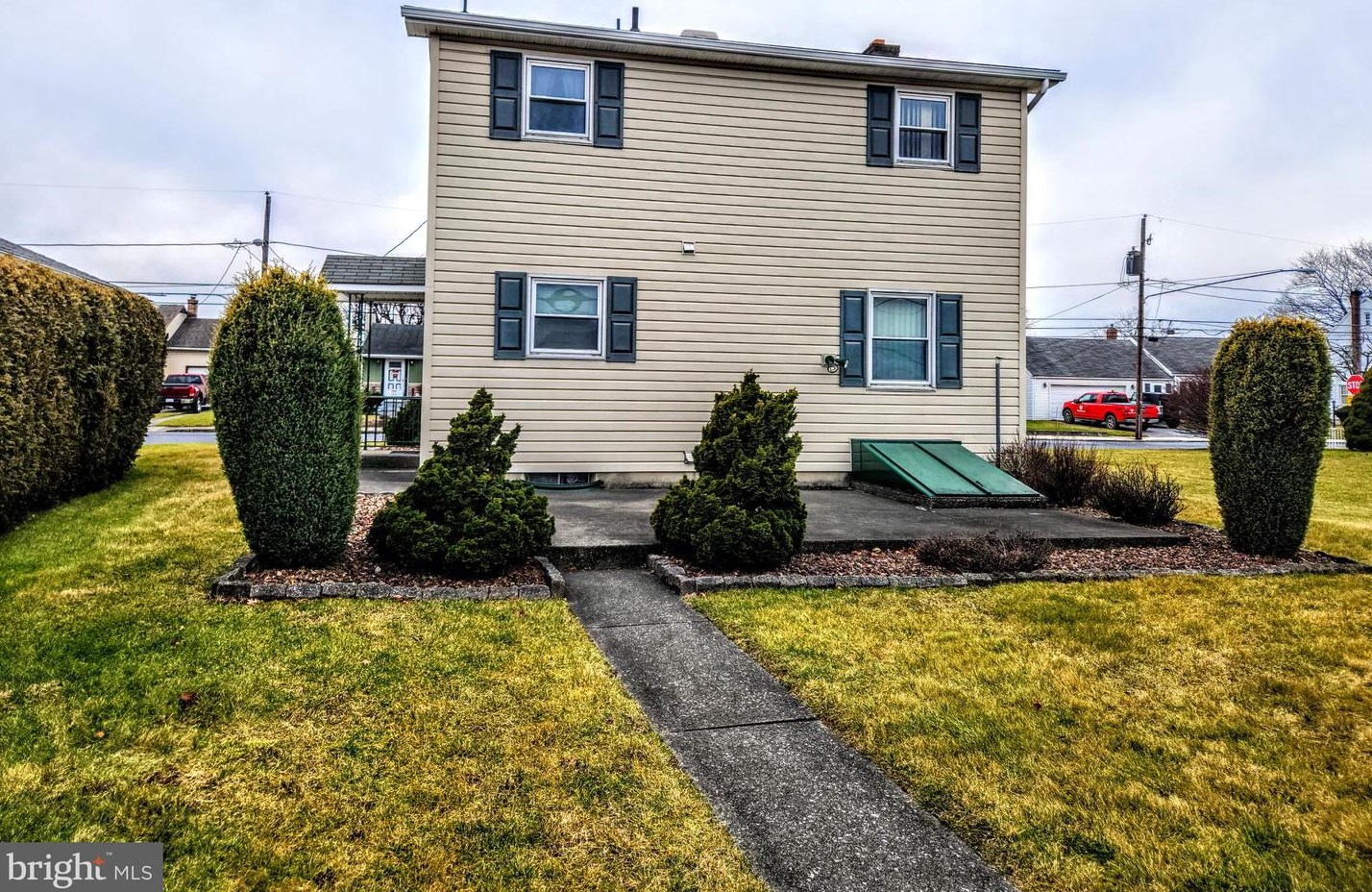 2115 Dewey Ave, Northampton PA  18067-1230 exterior