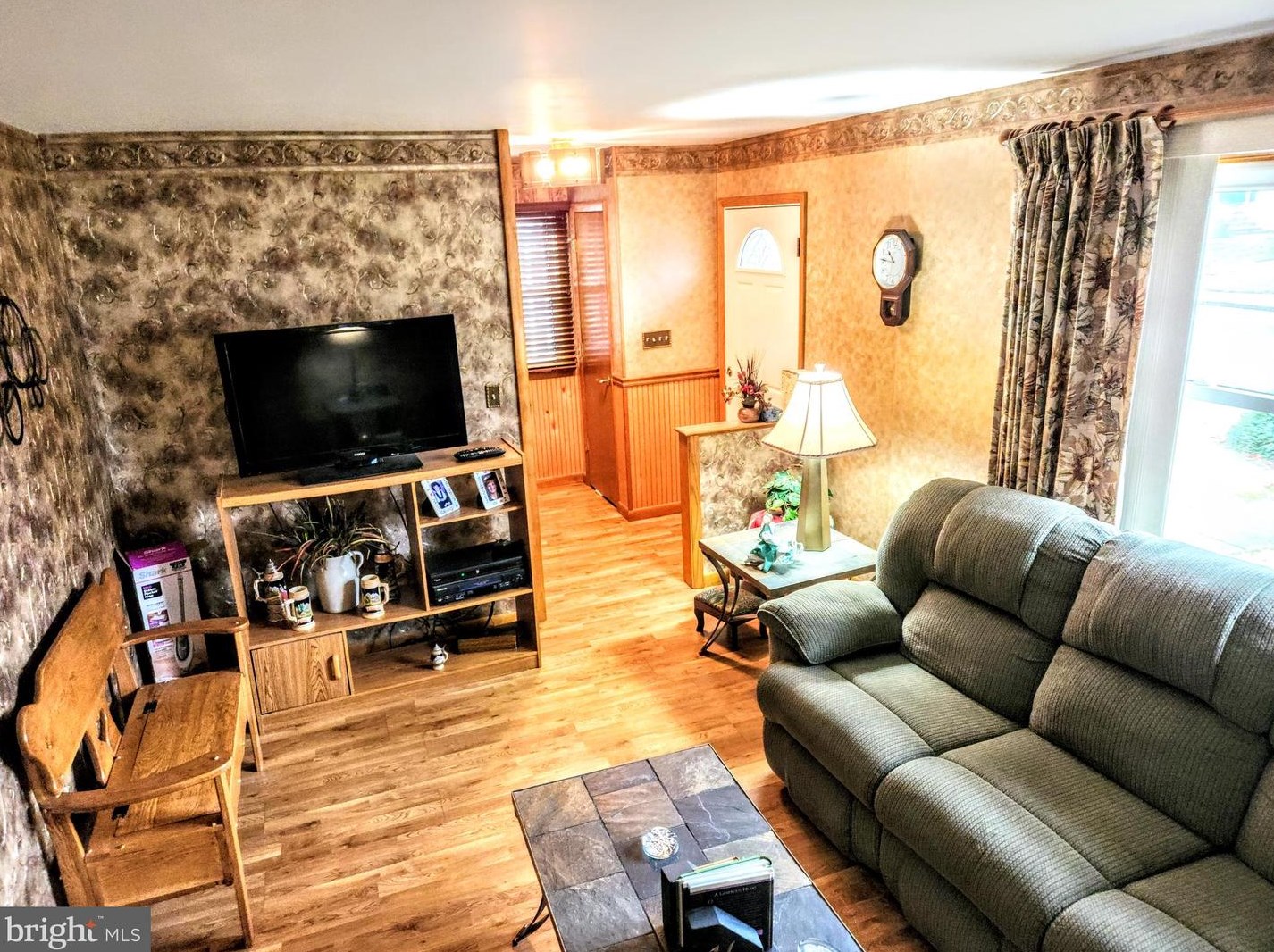 2115 Dewey Ave, Northampton PA  18067-1230 exterior