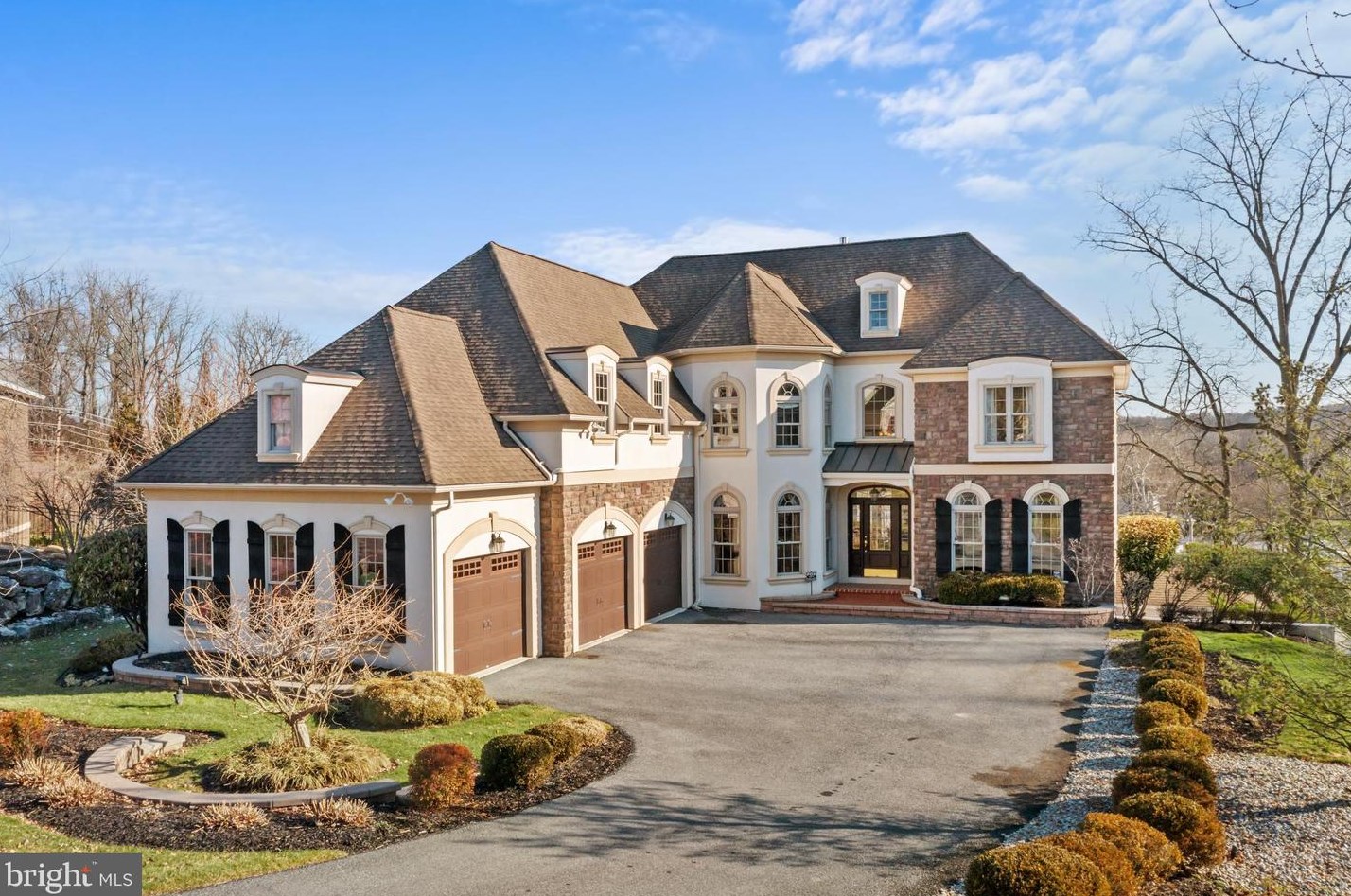 12 Creek View Ct, Easton, PA 18045-3140