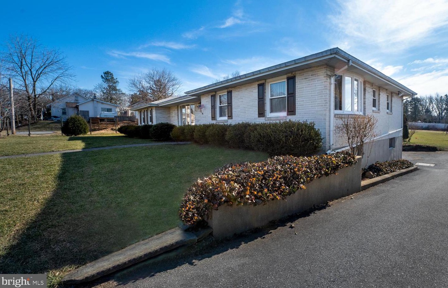 542 Dewberry Ave, Bethlehem, PA 18017-4712