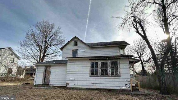 38 Water St, Wind Gap, PA 18091