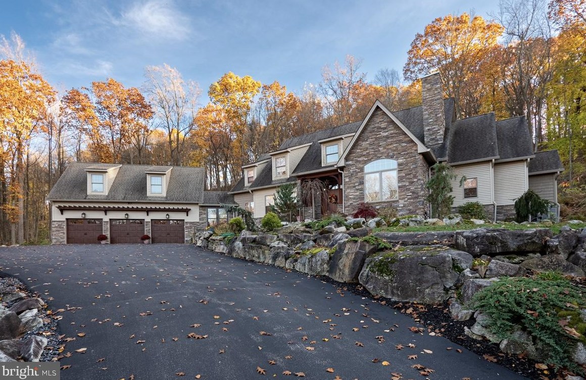 2544 Kings Mill Rd, Hellertown, PA 18055-3252