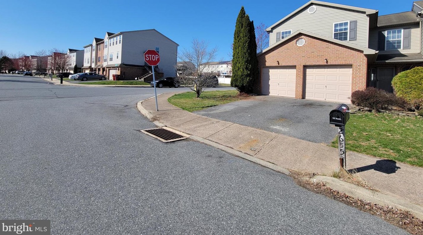 2655 Chestnut Ln, Easton, PA 18040