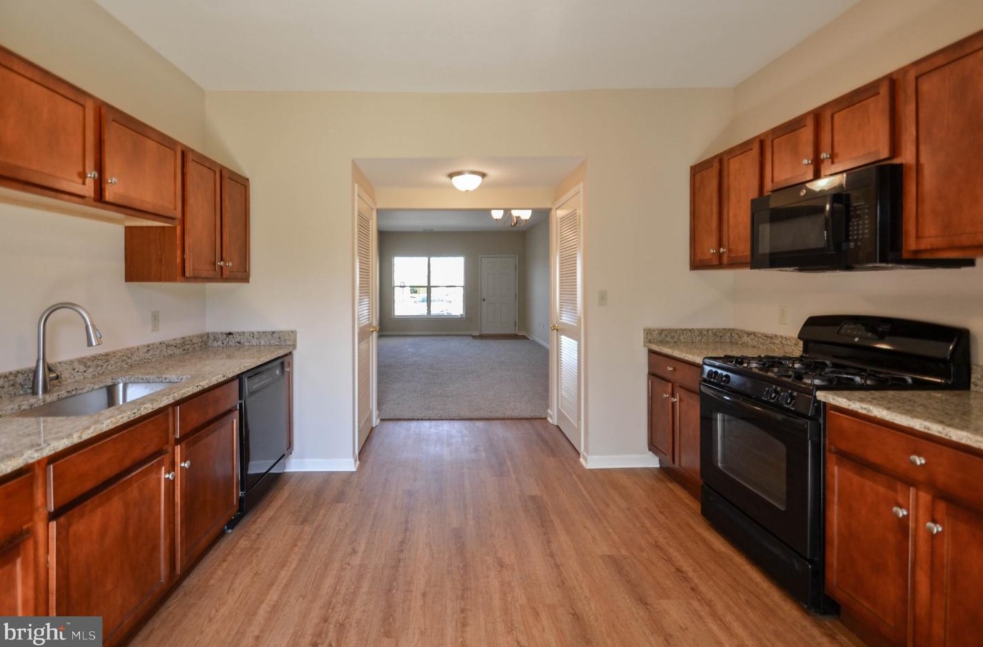 206 Huntington Ln, Easton, PA 18040