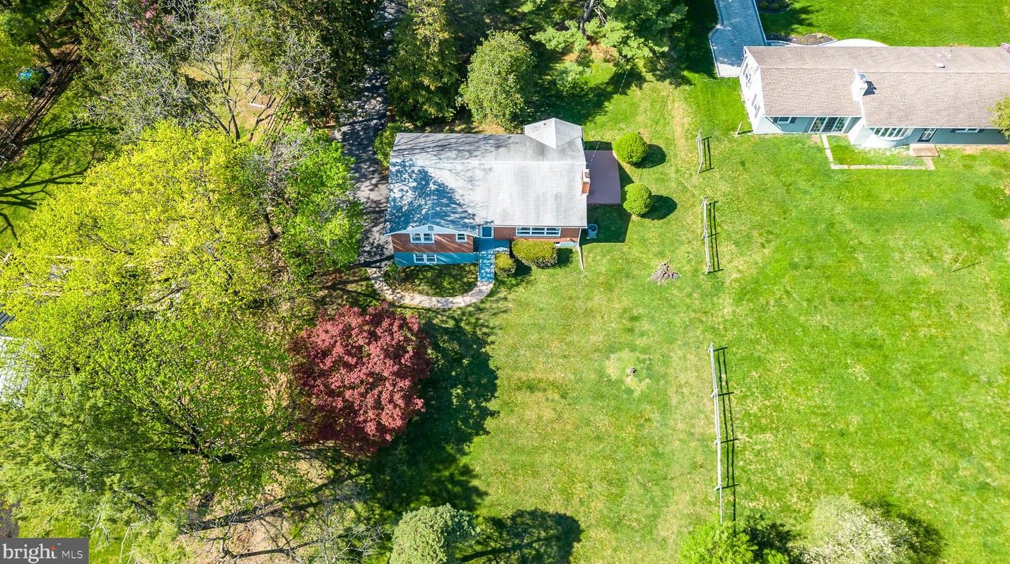 2202 Weida Ln, Hellertown, PA 18055-1255