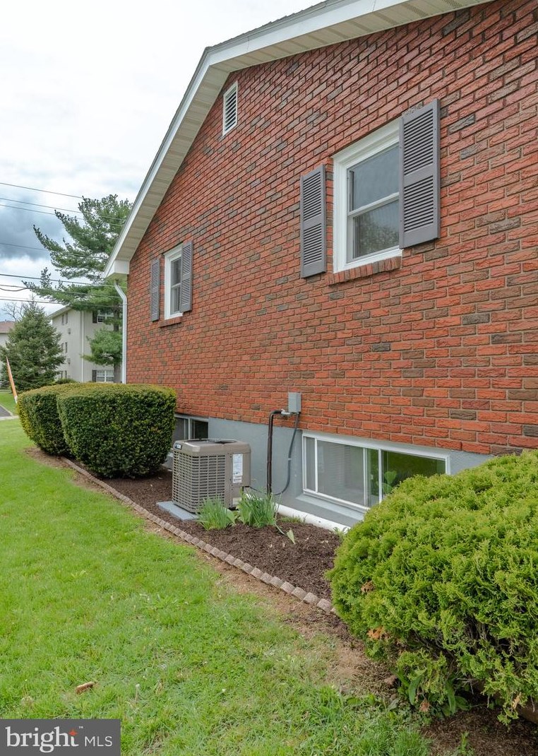 3116 Santee Rd, Bethlehem PA  18020-2832 exterior