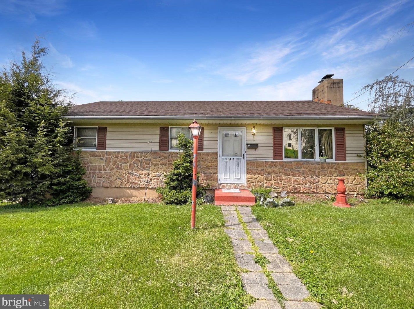 75 Hess Ave, Hellertown, PA 18055-1007