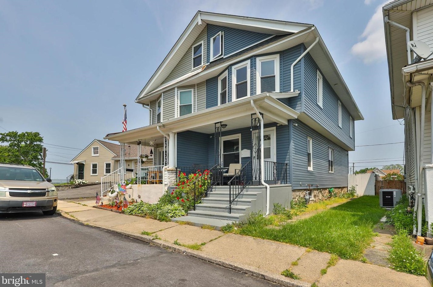 942 Fernwood St, Bethlehem PA  18018-4414 exterior