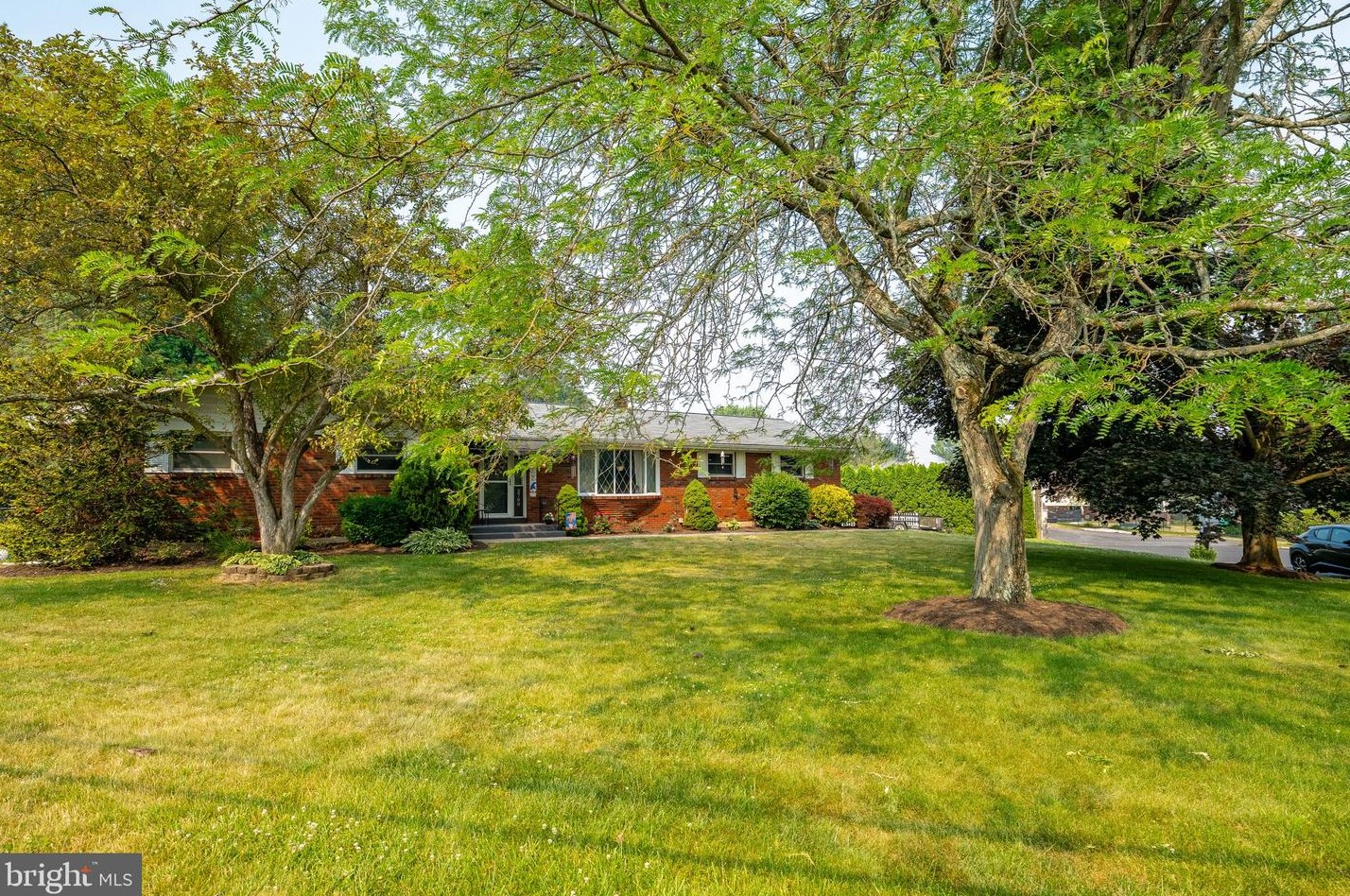 2700 Northview Ave, Easton, PA 18045-2111