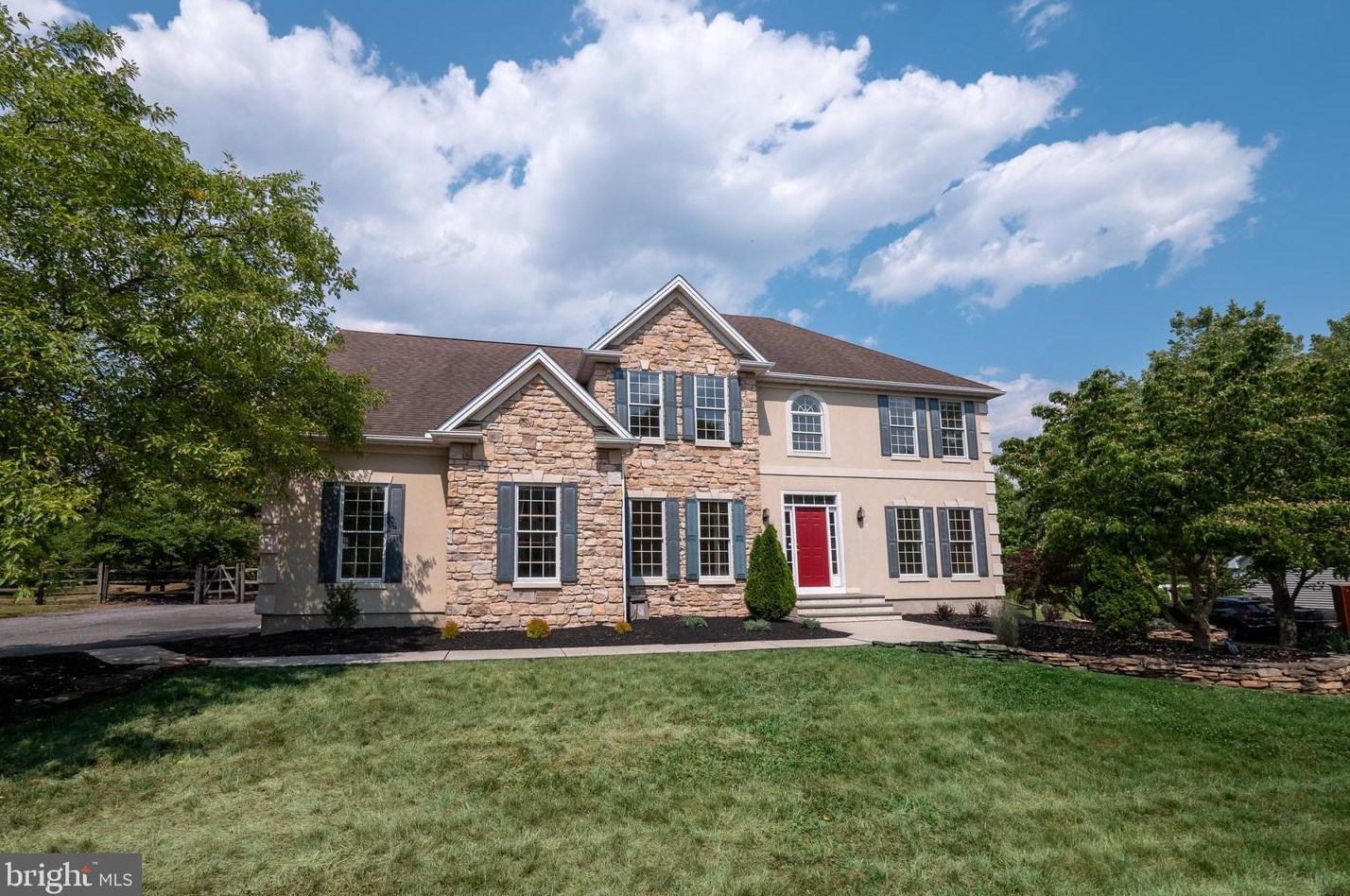 2103 Sherbrooke Dr, Bethlehem, PA 18015-5548