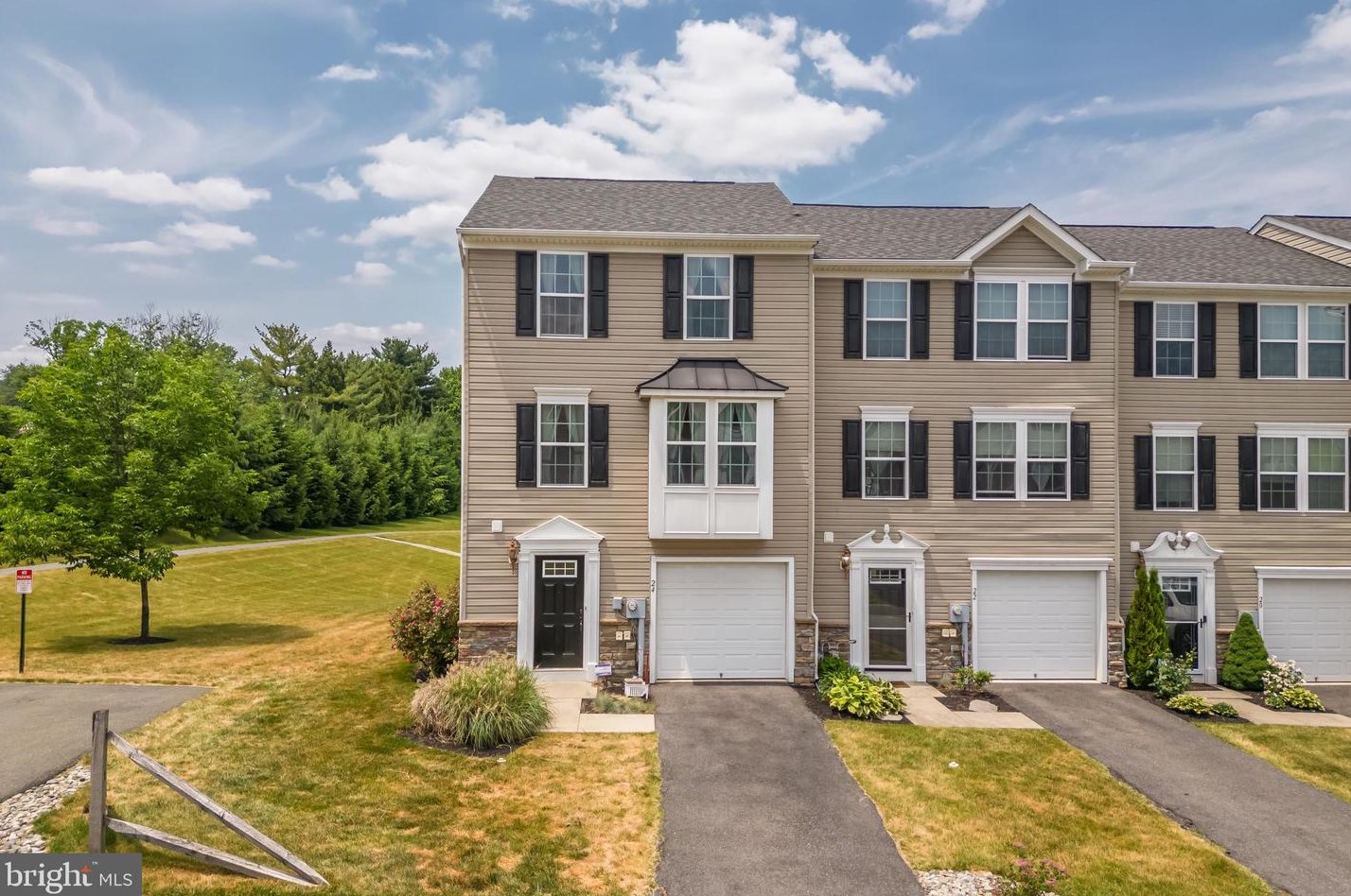 24 Gold Rose Ln, Easton, PA 18045-6133