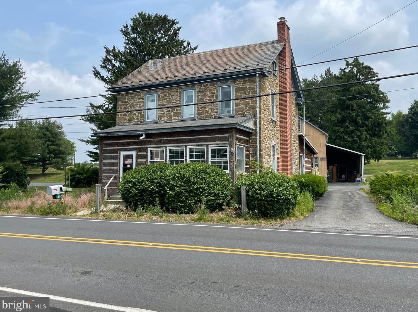 670 Blue Mountain Dr, Walnutport, PA 18088