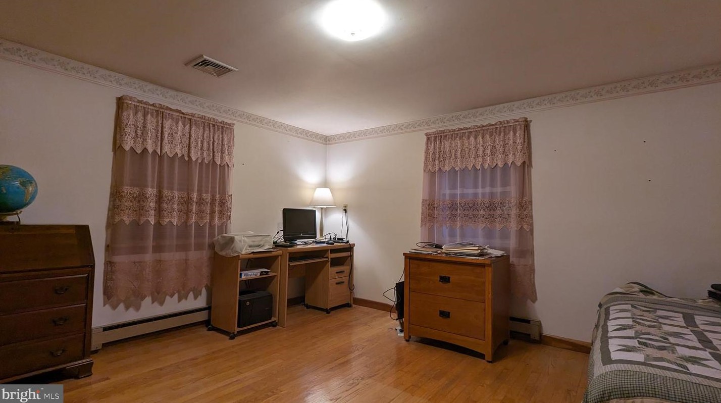 939 Constitution Ave, Pen Argyl, PA 18072-9795