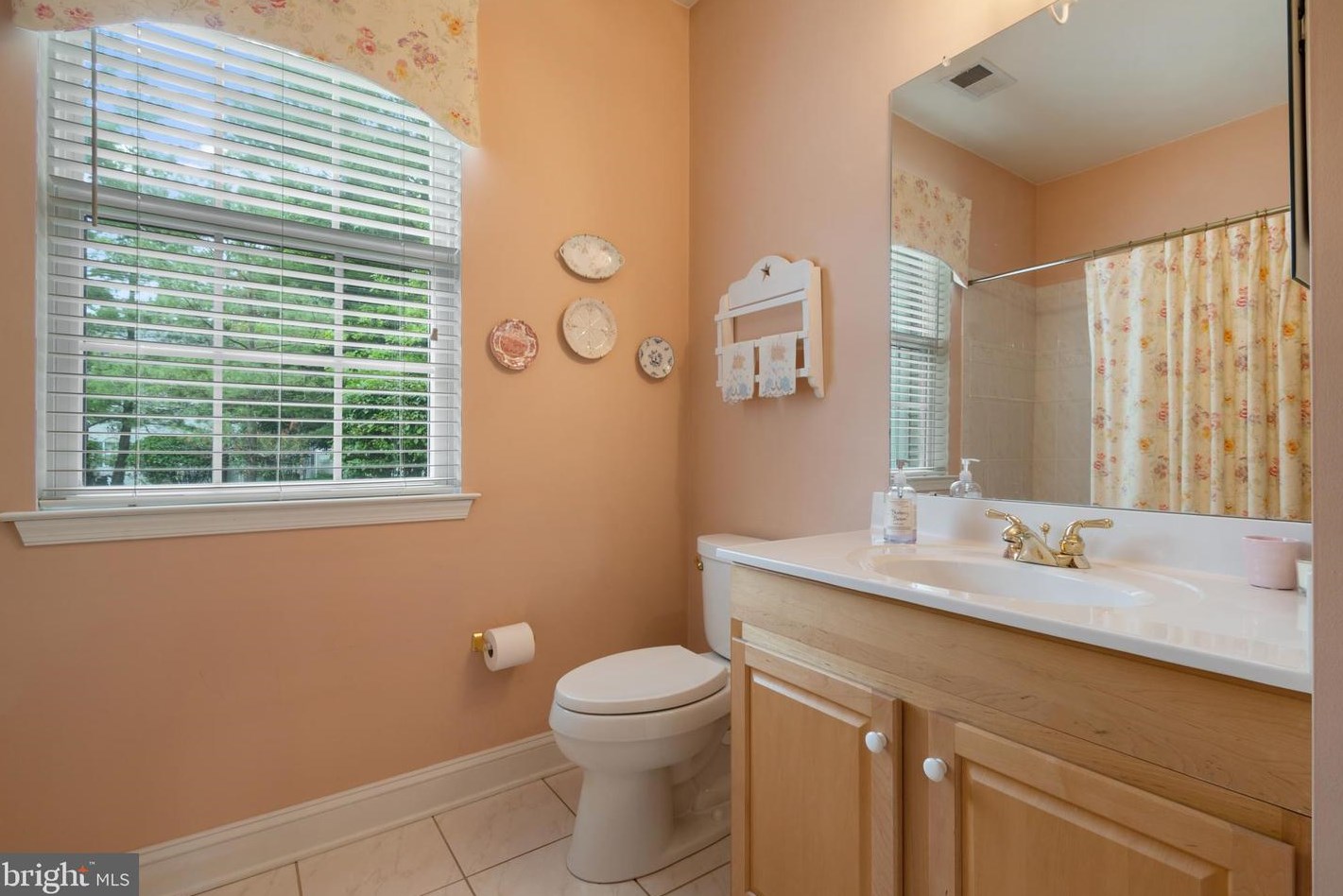 1849 Gregory Pl, Hellertown PA 18055-3422 exterior