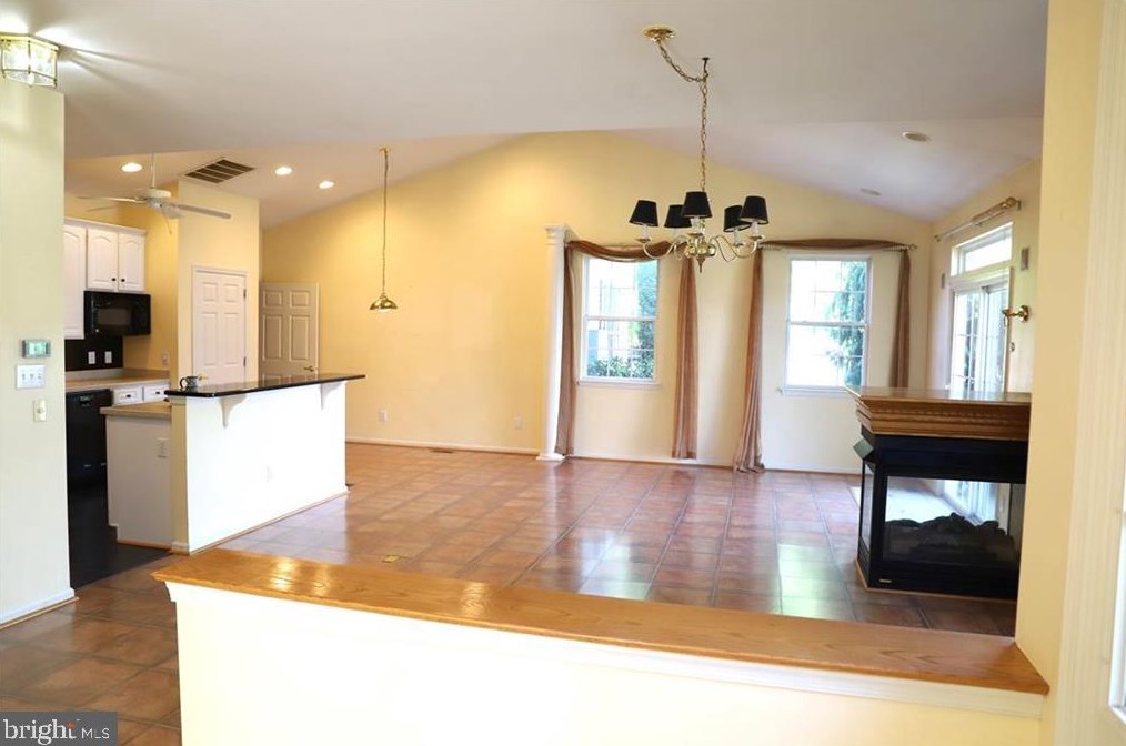 1889 Caryn Dr, Hellertown PA exterior