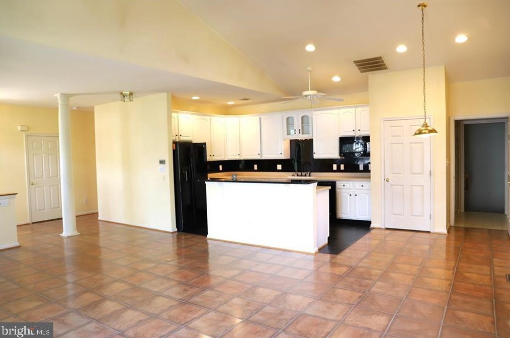 1889 Caryn Dr, Hellertown PA  18055-3402 exterior