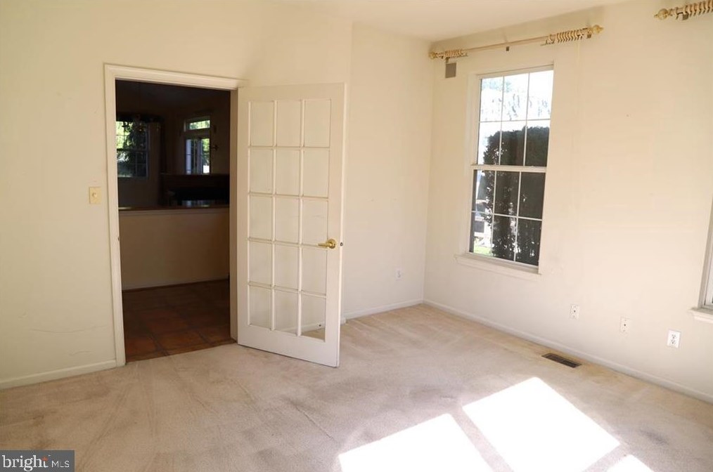 1889 Caryn Dr, Hellertown PA exterior