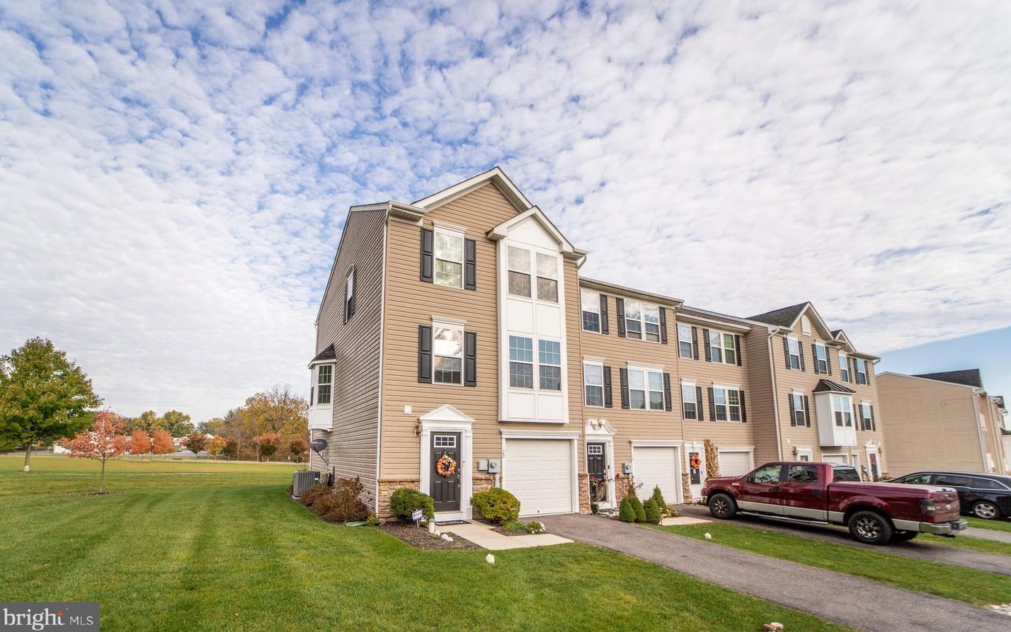 20 Red Rose Ln, Easton, PA 18045