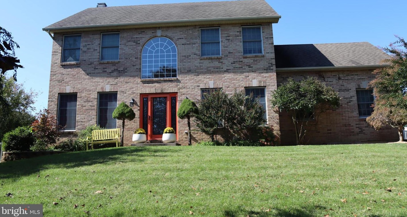 1902 Quail Ct, Easton, PA 18040