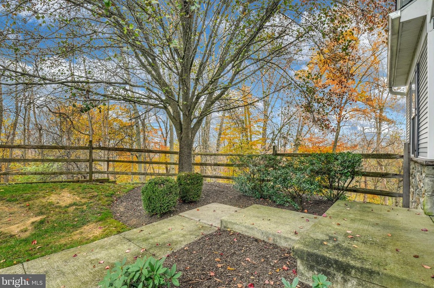 1865 Caryn Dr, Hellertown, PA 18055-3402