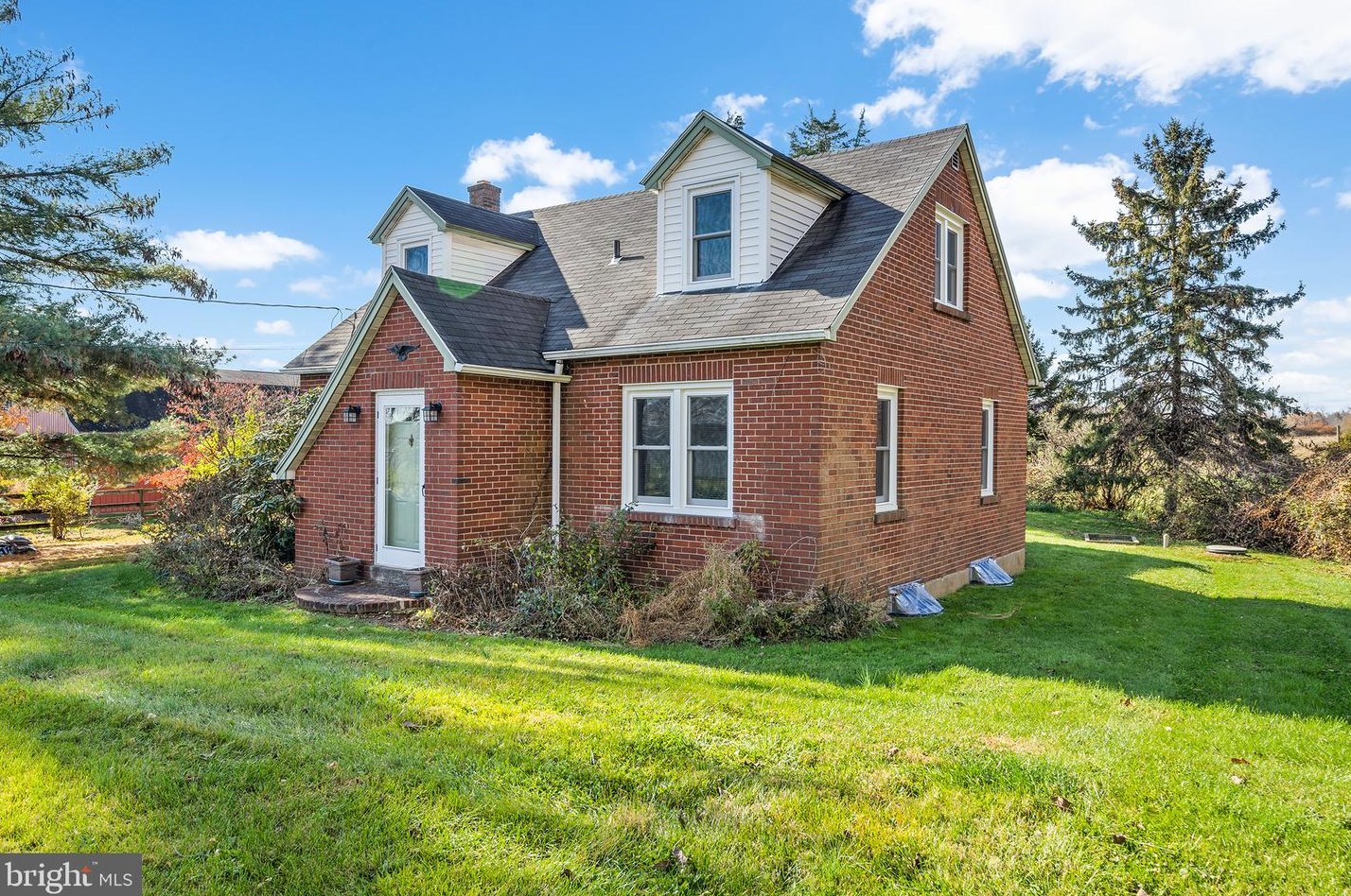 1630 Orchards Rd, Hellertown, PA 18055-3030