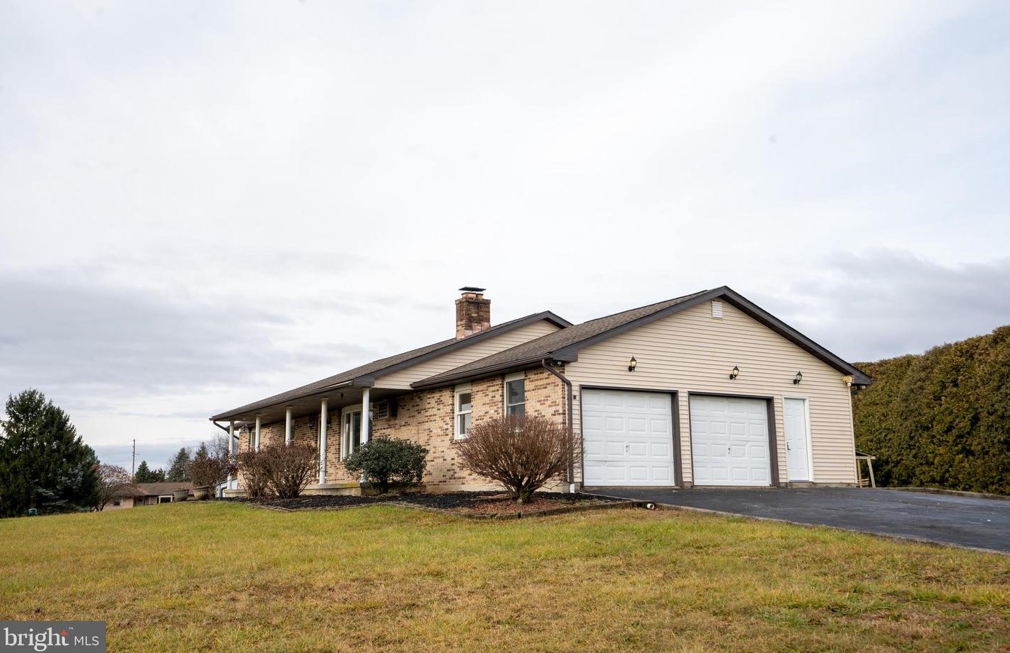 8672 Pleasant View Rd, Bangor, PA 18013