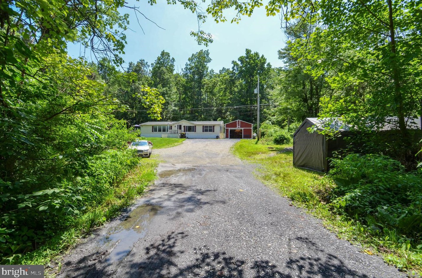 3991 Lehigh Dr, Northampton PA  18067-9665 exterior