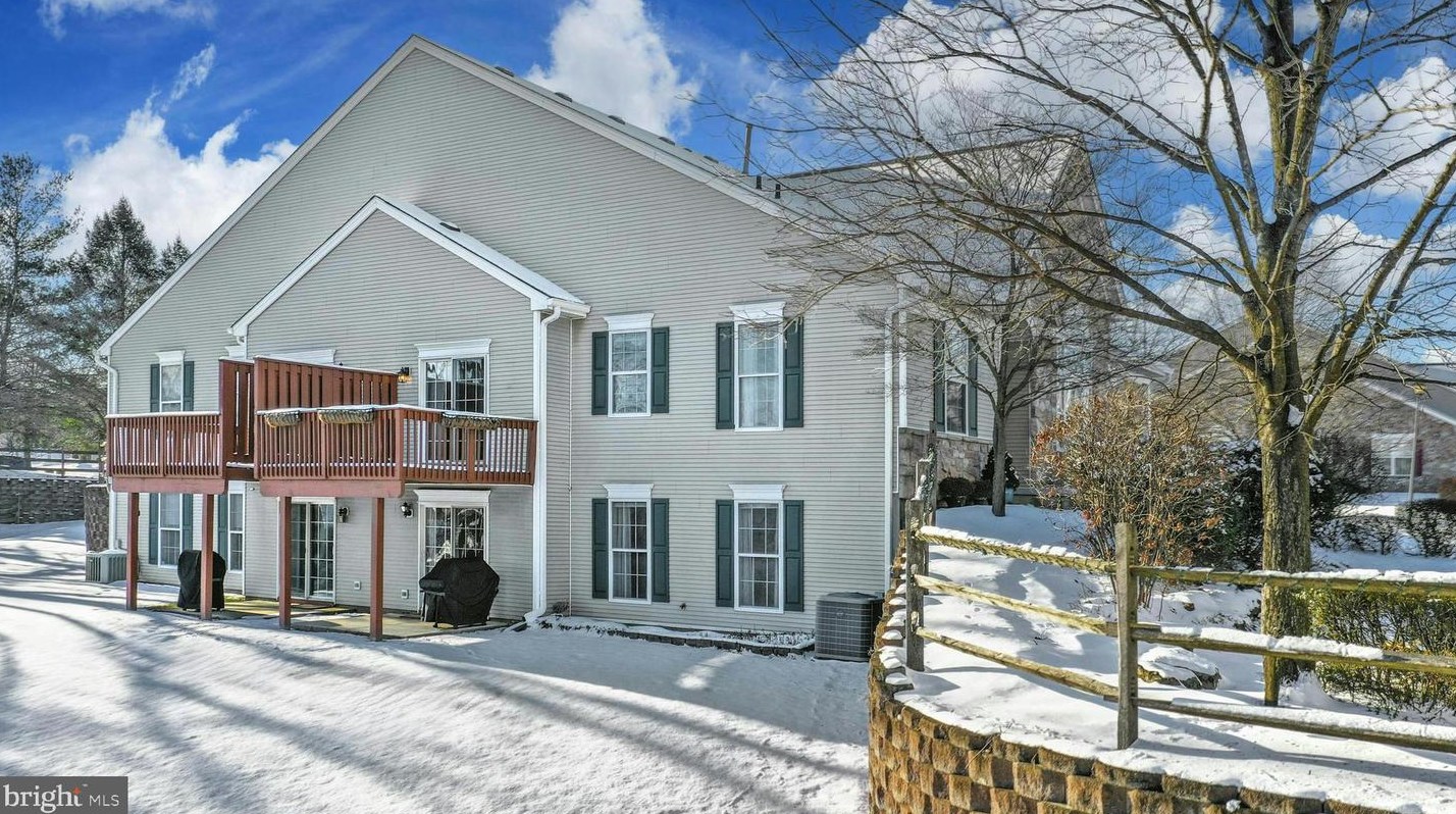 1857 Caryn Dr, Hellertown PA  18055-3423 exterior