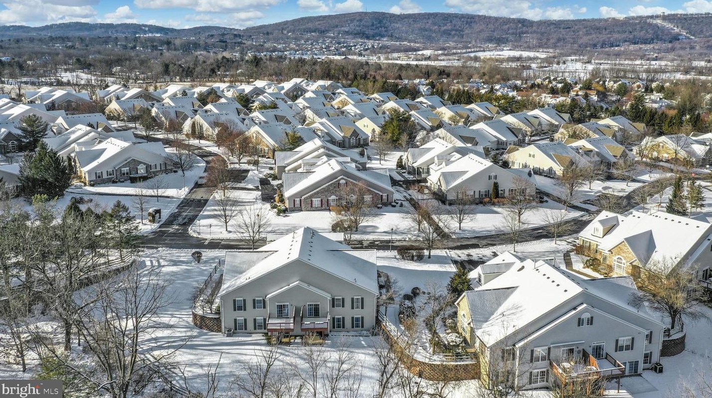 1857 Caryn Dr, Hellertown PA  18055-3423 exterior